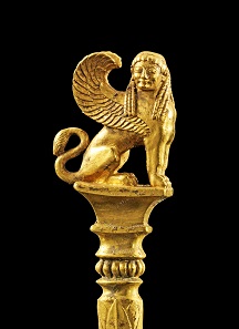 Lot 267: Gold cloth pin, Eastern Greece, 520-510 BC. 44.89 g. L. 13.1 cm. Intact. Ex Antoine Sanna Collection, Belgium, acquired in Brussels in 1967. Estimate: 25,000,- euros. Hammer price: 50,000,- euros.