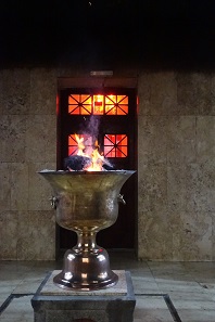...for a glimpse of the sanctum. Photo: KW.