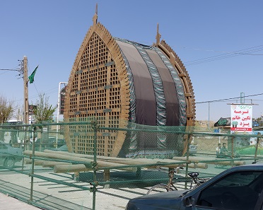 Nakhil, decoration-less on a square in the city centre. Photo: KW.