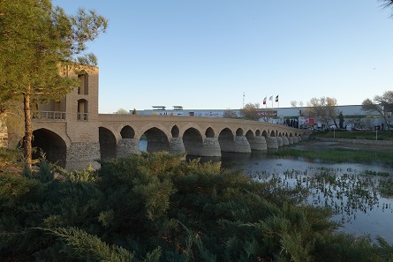 One of the many beautiful bridges of Isfahan. Photo: KW.