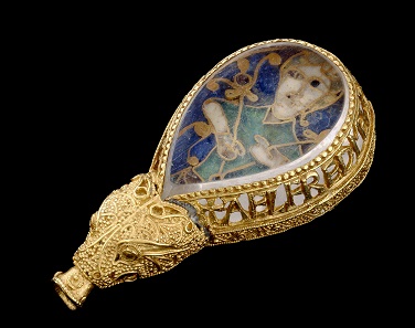 The Alfred Jewel. Gold, enamel and rock crystal, 6.2 x 3.1 x 1.3 cm. Anglo-Saxon, late 9th century. © Ashmolean Museum, University of Oxford.