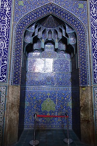 The mihrab, without children romping about, without couples taking selfies, extended families taking selfies, or idiots so busily talking on the phone that they don't realize they're in the picture. Photo: KW.