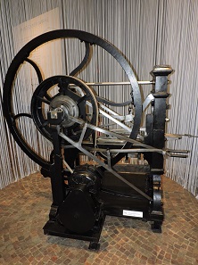 One of the historical minting machines of the Royal Mint, on display in the new exhibition. Photo: Roberto Ganganelli.