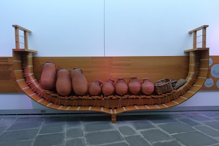 A Carthaginian ship compared to a Greek one. Photo: KW.