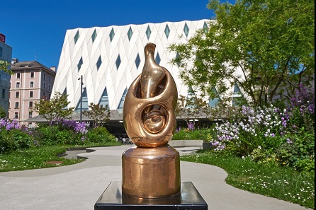 For one year Henry Moore’s sculpture The Egg will remain at the MEG as a sign of the award won in 2017. Photo: © MEG / Jonathan Watts.