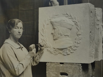 Mary Gillick carving Sir Thomas More for Crosby Hall (1926). Courtesy the Estate of Mary Gillick and Leeds Museums and Galleries (Leeds Art Gallery).