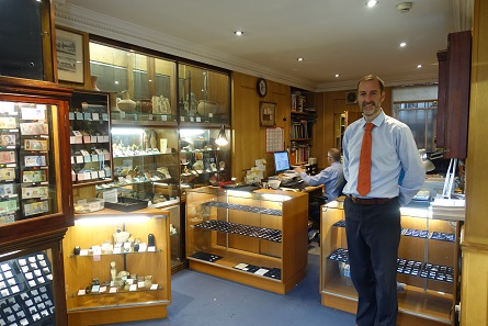 Philip Skingley invites you to visit the shop of the numismatic dealership. Photo: UK.