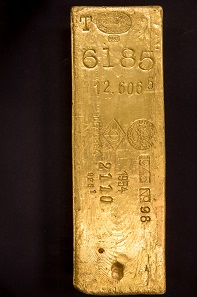 Gold bar No. 3 from 1937, one of the oldest specimens in the property of the Deutsche Bundesbank. Photo: Nils Thies.