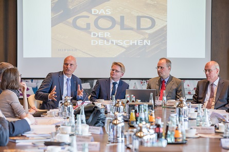 Carl-Ludwig Thiele, Hendrik Mäkeler, Roland Zils and Wolfgang Schulte (left to right) during the presentation of the exhibition catalogue. Photo: Nils Thies.
