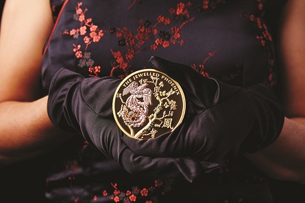 Australia / 2,000AUD / 10oz / 99.99 gold / 60.60mm / 325.366g / Design: Aleysha Howarth / Mintage: 8.