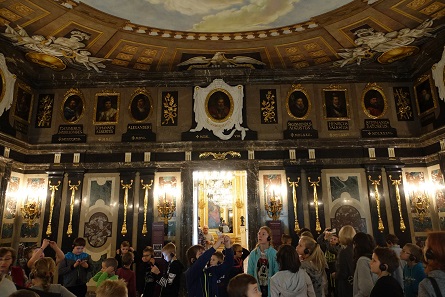 Approachable Polish history: The room with portraits from the Polish kings. Photo: UK.