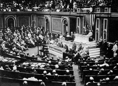 On 3 February 1917, US president Woodrow Wilson announced the end of the diplomatic relations with Germany in front of the Congress. Right after that, the USA entered the war.