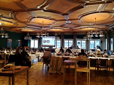 The auction hall at Zunfthaus zur Saffran offered a pretty backdrop for a successful auction. Photo: LS.