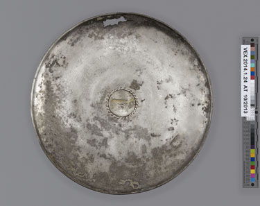 Plate with Bird. Roman, 175-225 CE. Inscription: MERCVR AVG SACRVM GERMANISSA VISCARI VSLM (Sacred to Augustan Mercury, Germanissa, the daughter of Viscarus, fulfilled her vow willingly as merited). Find-spot: Berthouville, France. Silver, gold, and niello. H. 3.3 cm; Diam. 28.3 cm. Bibliothèque nationale de France, Paris: inv. 56.24. Image: Tahnee Cracchiola © Getty-BnF.