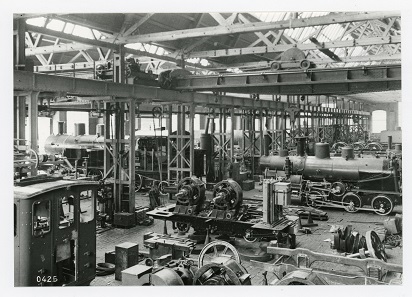 View of the locomotive assembly hall of the Schweizerische Lokomotive- und Maschinenfabrik (SLM, the Swiss Locomotive and Machine Works) in Winterthur, around 1900. Photo: Sulzer Archive.