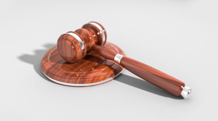 00gavel-2492011_1920