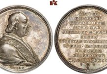 Lavish costumes – not only on coins