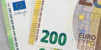 New 100 and 200 euro banknotes in circulation