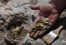 Hoard of Abbasid Gold Coins Uncovered in Israel