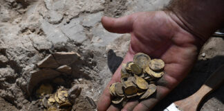 Hoard of Abbasid Gold Coins Uncovered in Israel