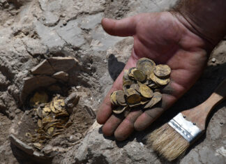 Hoard of Abbasid Gold Coins Uncovered in Israel