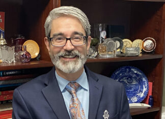 Coin Dealer Dan Duncan Receives ICTA Service Award