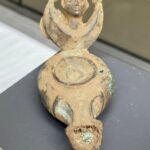 00-csm_21_06_09_MH_NeueFunde_Roemer_OEllampe_Sonnengott_credit_MonikaHarrer_Stadt_Augsburg_64f409d038