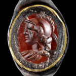 01-01_Antiker Intaglio mit Minerva in Fingerring aus Eining_Archaeologische Staatssammlung_Foto Stefanie Friedrich