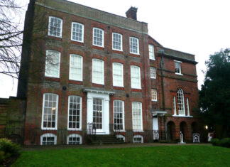 Gold Medals Stolen From Museum in Colchester