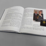 04Chronik_D_aufgeschlagen_Compo_03