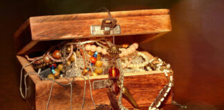 “Look Everyone – Mum Found a Treasure Chest!”