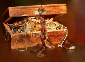 “Look Everyone – Mum Found a Treasure Chest!”