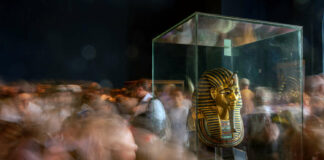 Exhibition Displays Tutankhamun’s Complete Burial Hoard
